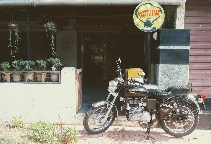 Jayden&#39;s Motorbike in front of a Cafe, Calcutta